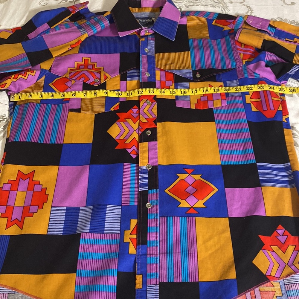 VTG WRANGLER Western Cowboy
Cut Aztec Shirt Size 17-35 XL Tails.
MADE IN‎ USA - Picture 9 of 11